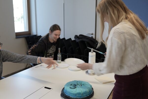 3k Followers LinkedIn Cake